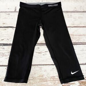 NIKE PRO Black Capri Leggings Womens Size Large Compression NWOT